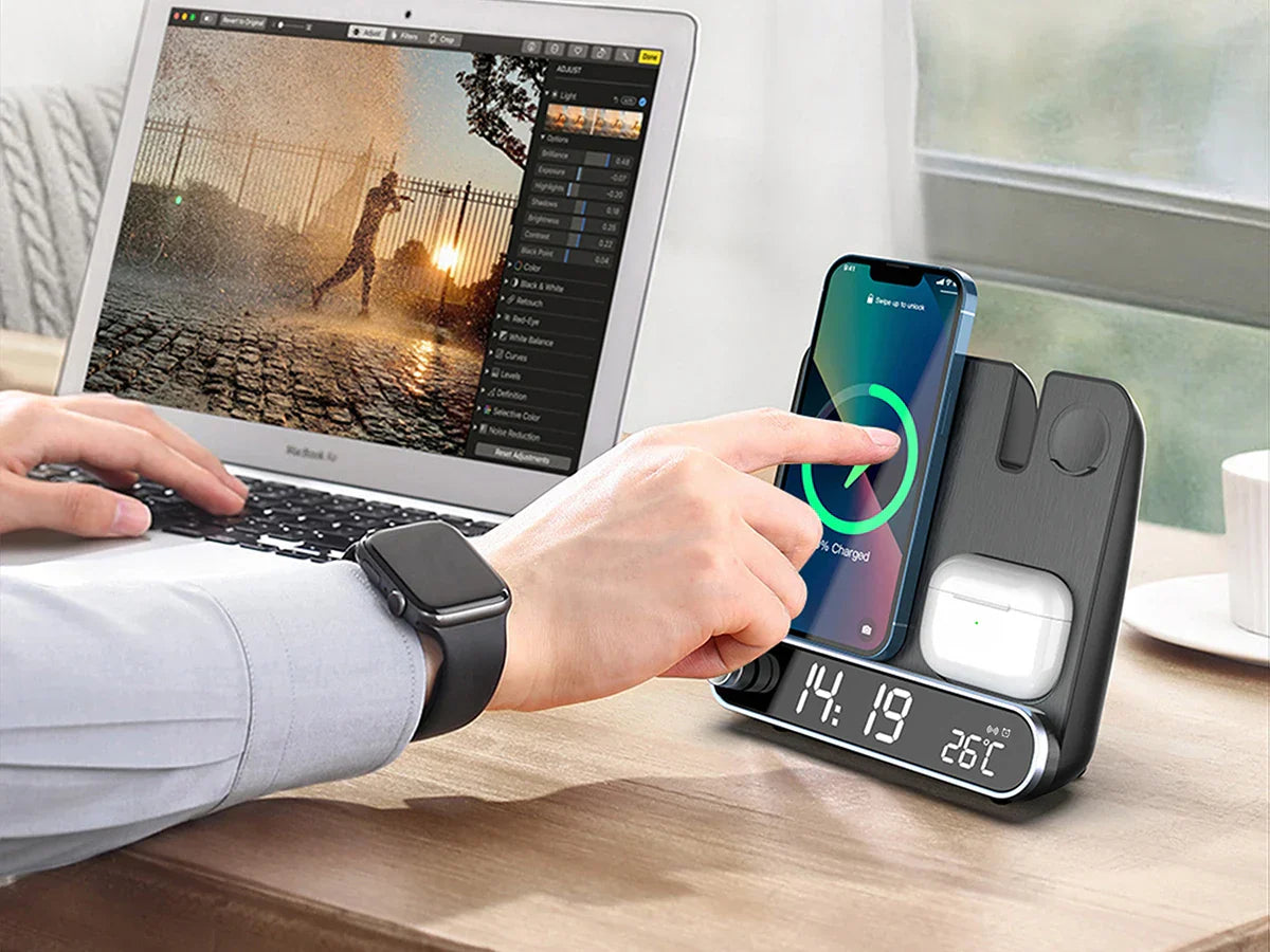 TriCharge | Vekkerklokke og trådløs mobillader i ett