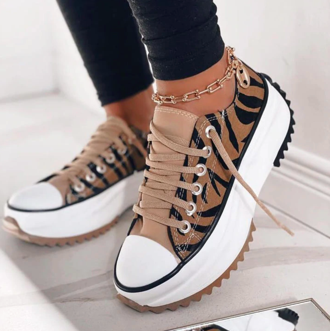 Olivia | Lerretsplattform Traction Sneaker