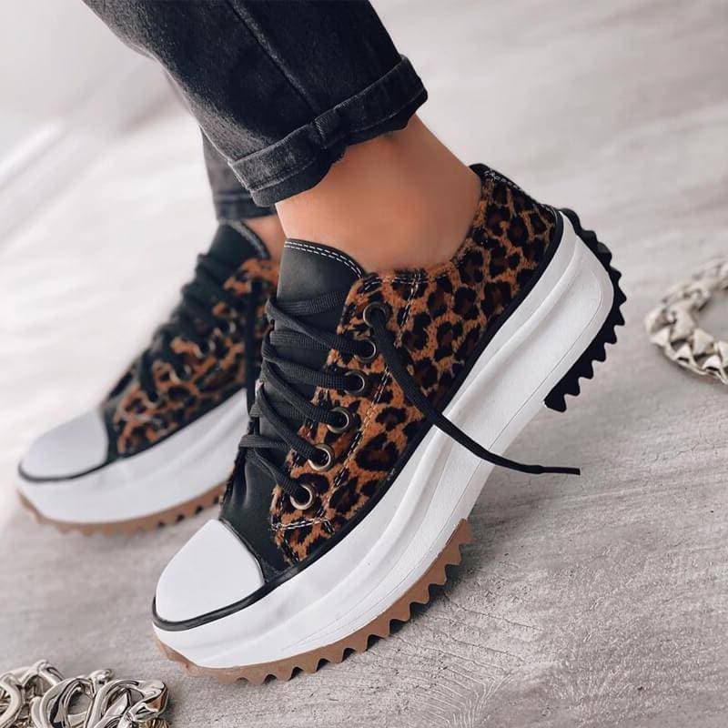 Olivia | Lerretsplattform Traction Sneaker