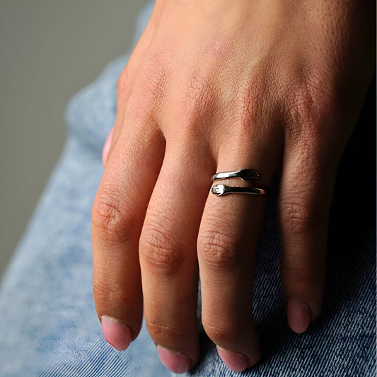 Evig ring | Ring med omfavnende hender 