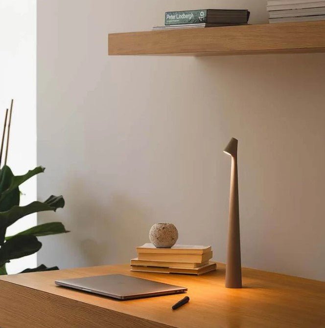 Luminate I Wireless bordlampe i skandinavisk design