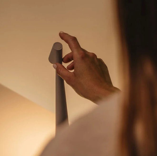 Luminate I Wireless bordlampe i skandinavisk design